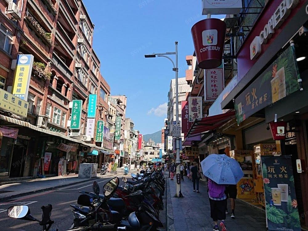 淡水老街歡樂便利民宿 Tamsui Buitenkant foto
